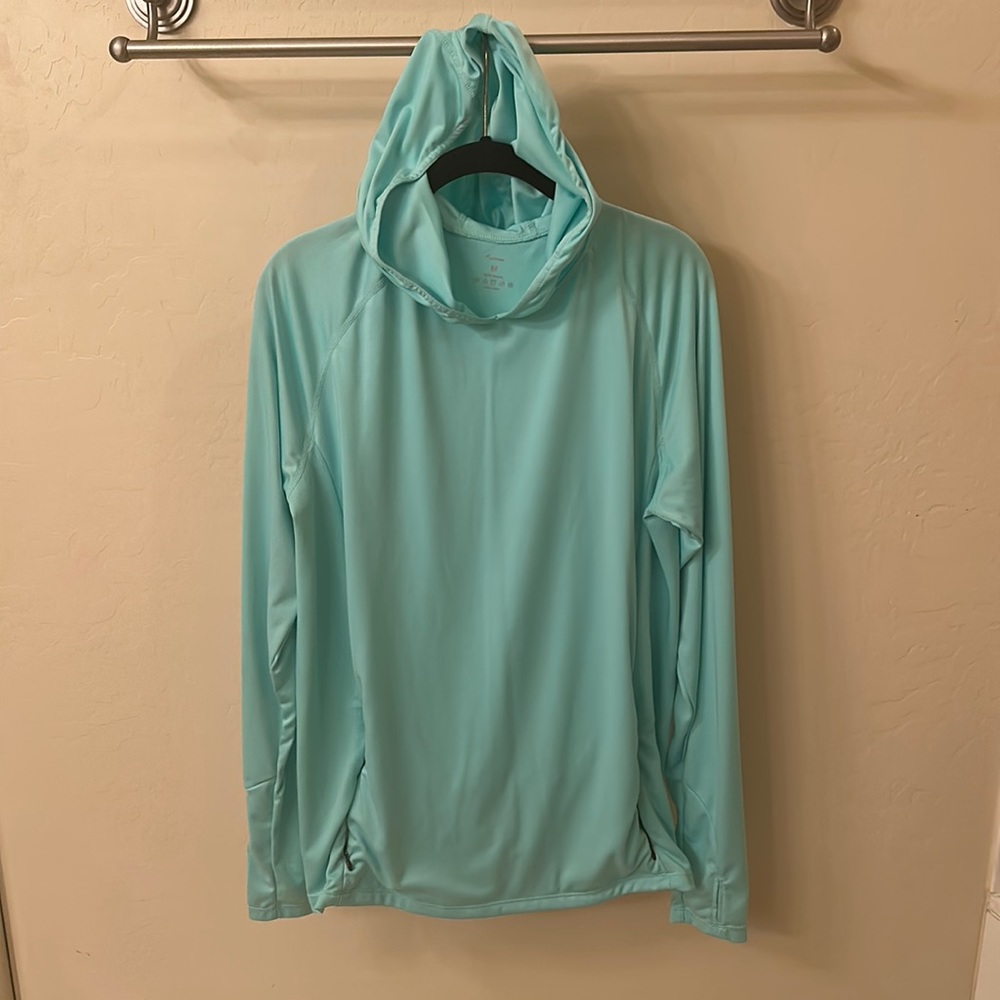 Hooded UV pullover with pockets and thumb holes